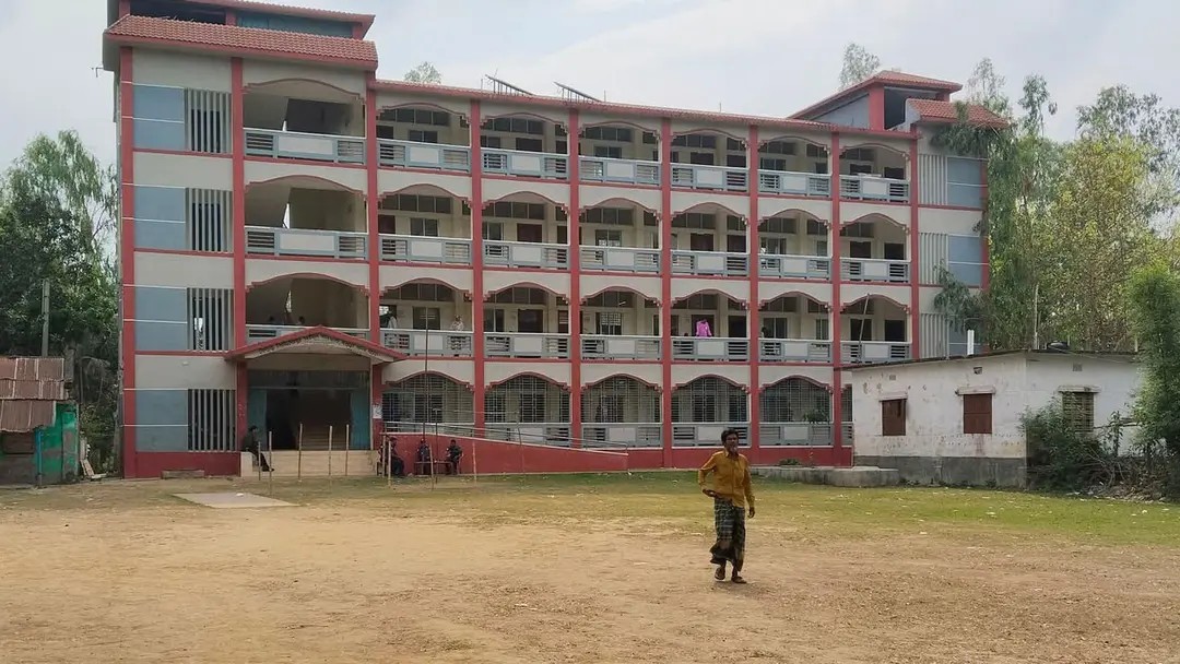 বগুড়া-৬ উপনির্বাচনে বিএনপি ও জামায়াতের প্রার্থীরা ভোট দিয়েছেন।