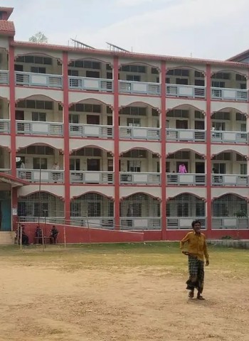 বগুড়া-৬ উপনির্বাচনে বিএনপি ও জামায়াতের প্রার্থীরা ভোট দিয়েছেন।