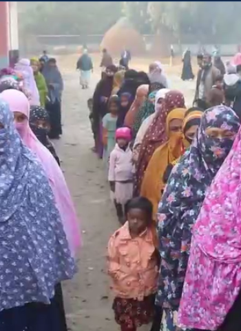 উৎসবমুখর পরিবেশে চলছে ভোটগ্রহণ -নওগাঁ -৬ -আত্রাই  রানীনগর
