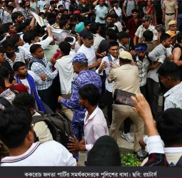 মোদির পদত্যাগ দাবিতে প্রধানমন্ত্রীর বাসভবনের সামনে কংগ্রেসের অবস্থান, নেতৃত্বে রাহুল ও প্রিয়াঙ্কা