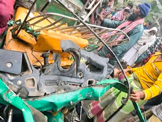 ‎বাঘায় সিএনজি-ভটভটির মুখোমুখি সংঘর্ষে নিহত ৩